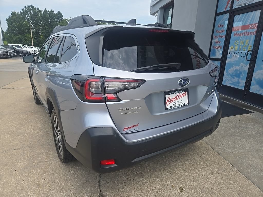 Used 2023 Subaru Outback Premium AWD/4WD image 10