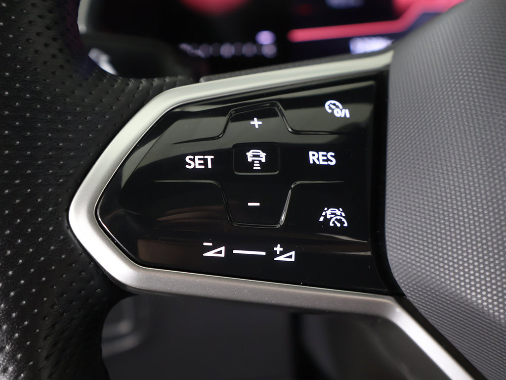 Used 2023 Volkswagen Tiguan SE R-Line FWD image 45