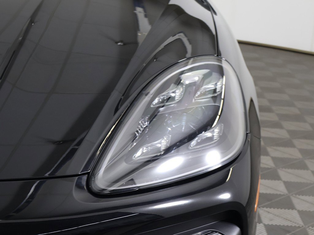 Used 2023 Porsche Cayenne Platinum Edition image 17