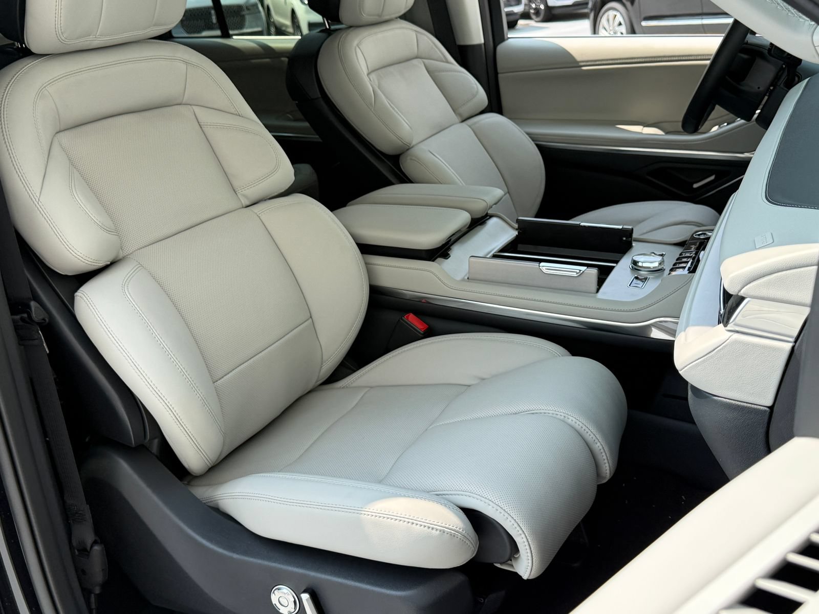 New 2026 Lincoln Navigator L Reserve AWD/4WD image 14