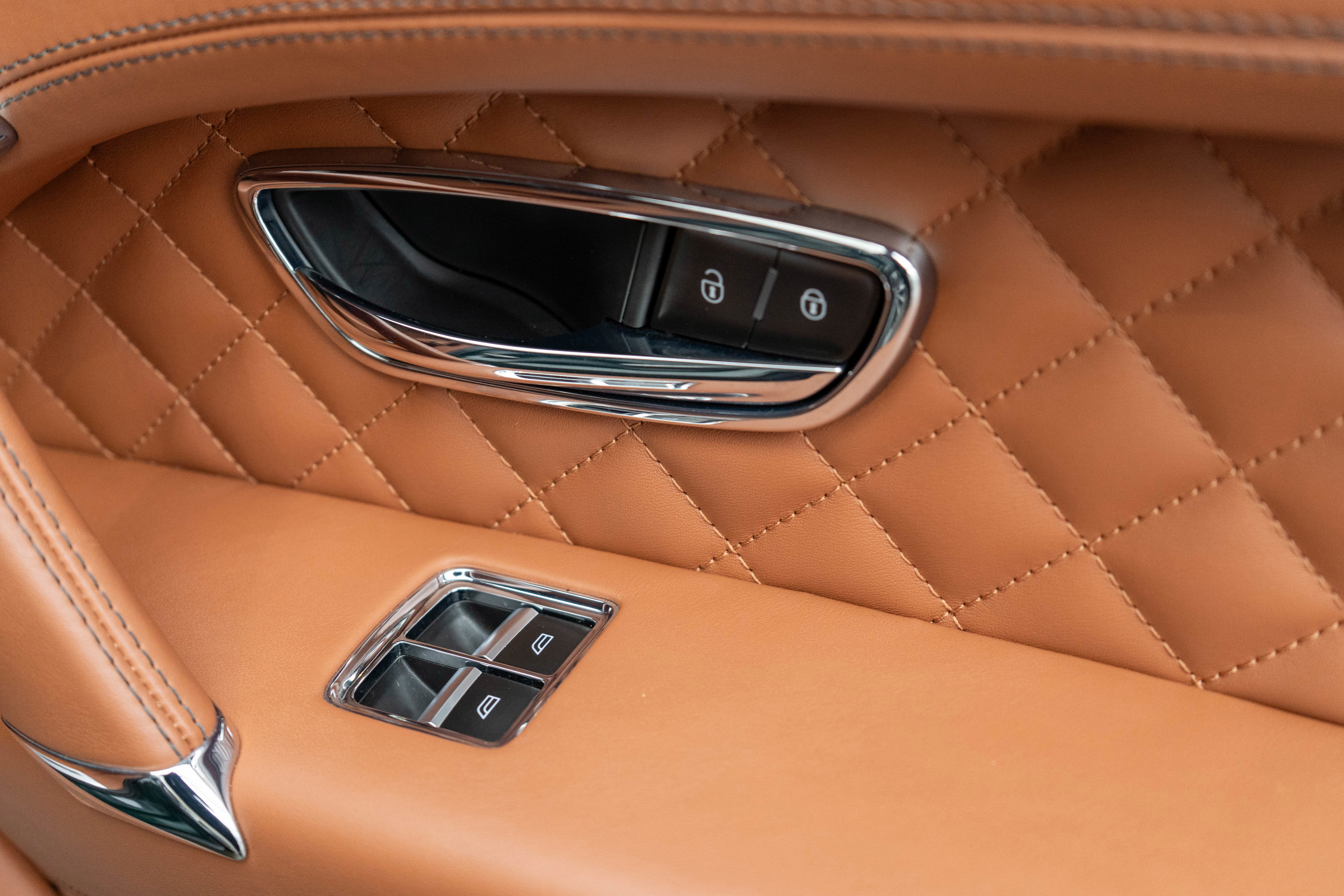 Used 2017 Bentley Bentayga image 41