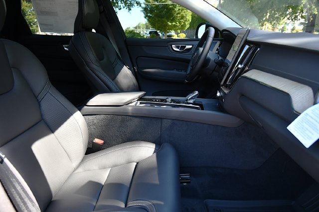 New 2027 Volvo XC60 B5 Ultra AWD/4WD image 30