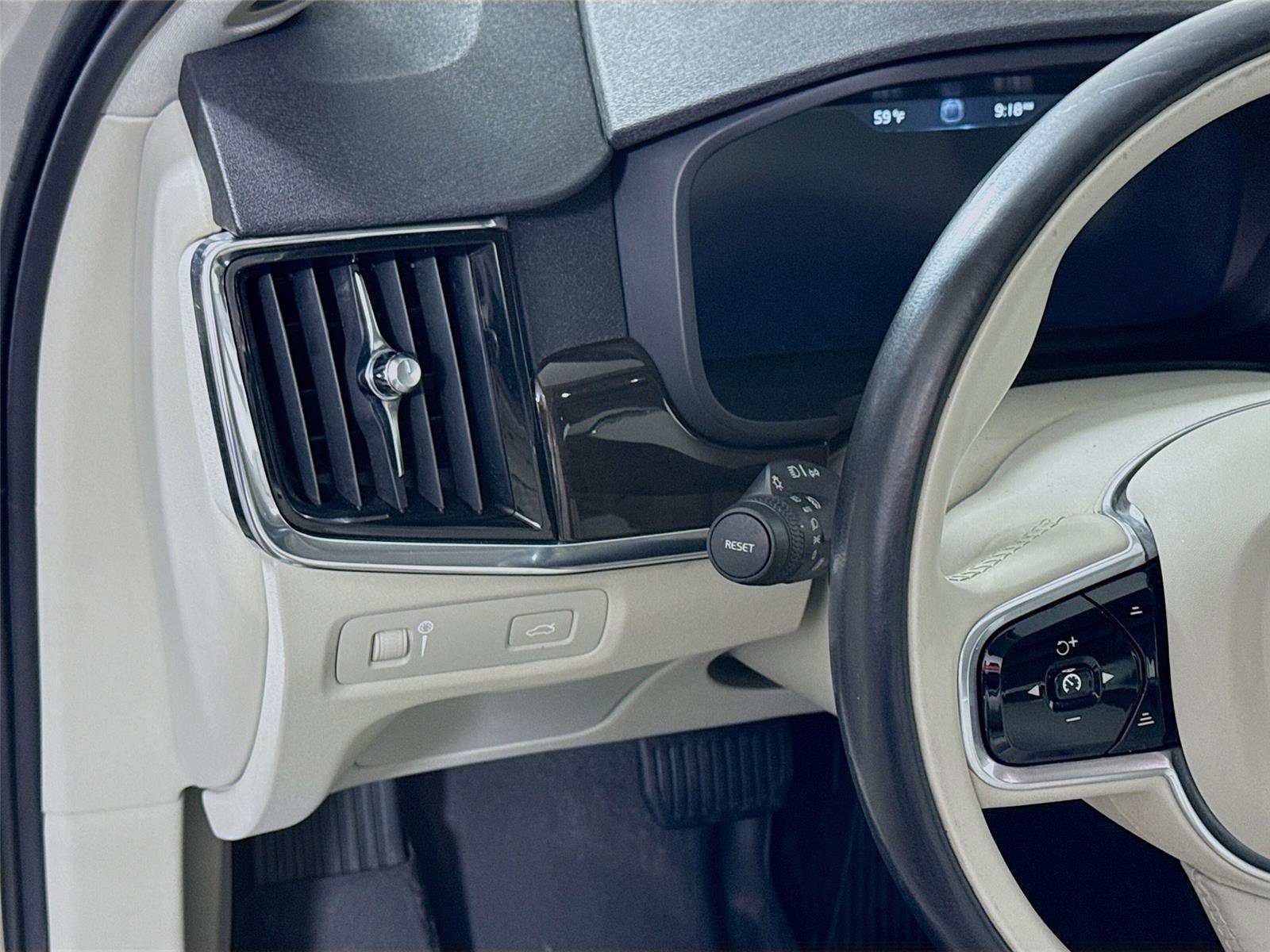 Used 2018 Volvo S90 T5 Momentum w/ Convenience Package image 4