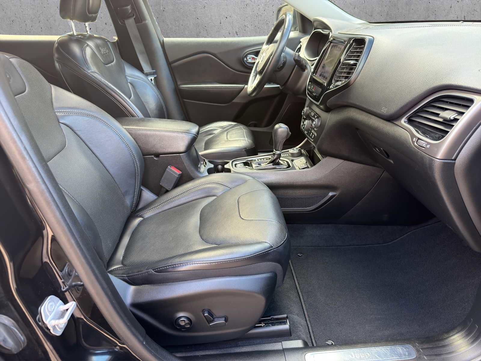 Used 2019 Jeep Cherokee Limited AWD/4WD image 22