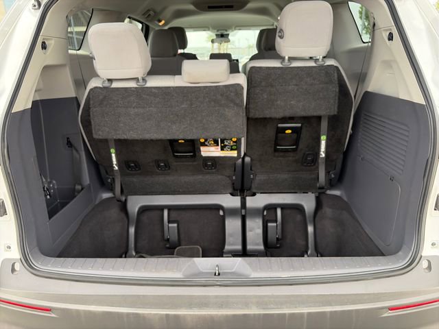 Used 2023 Toyota Sienna LE FWD image 21
