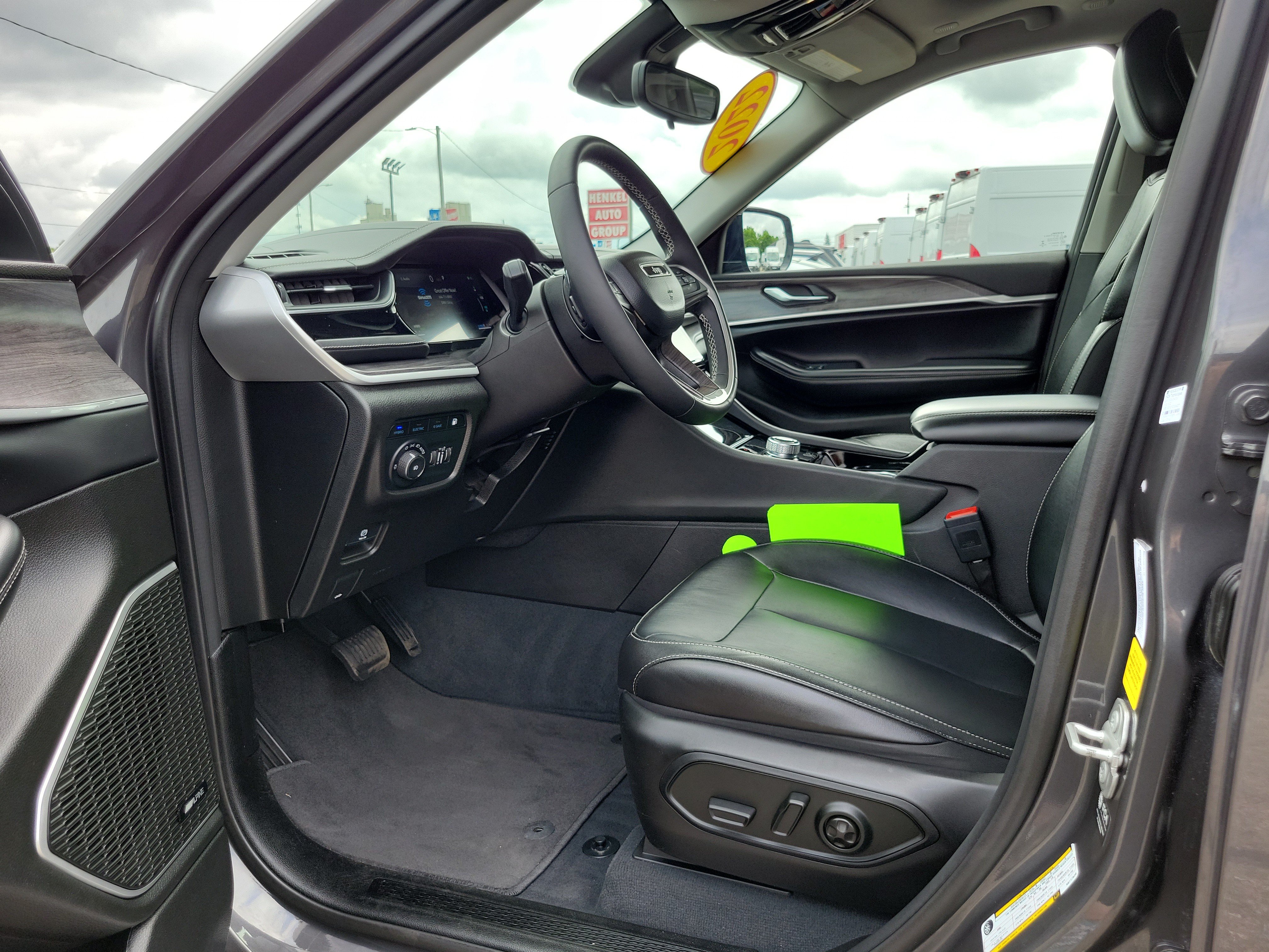 Used 2022 Jeep Grand Cherokee Limited 4xe AWD/4WD image 8