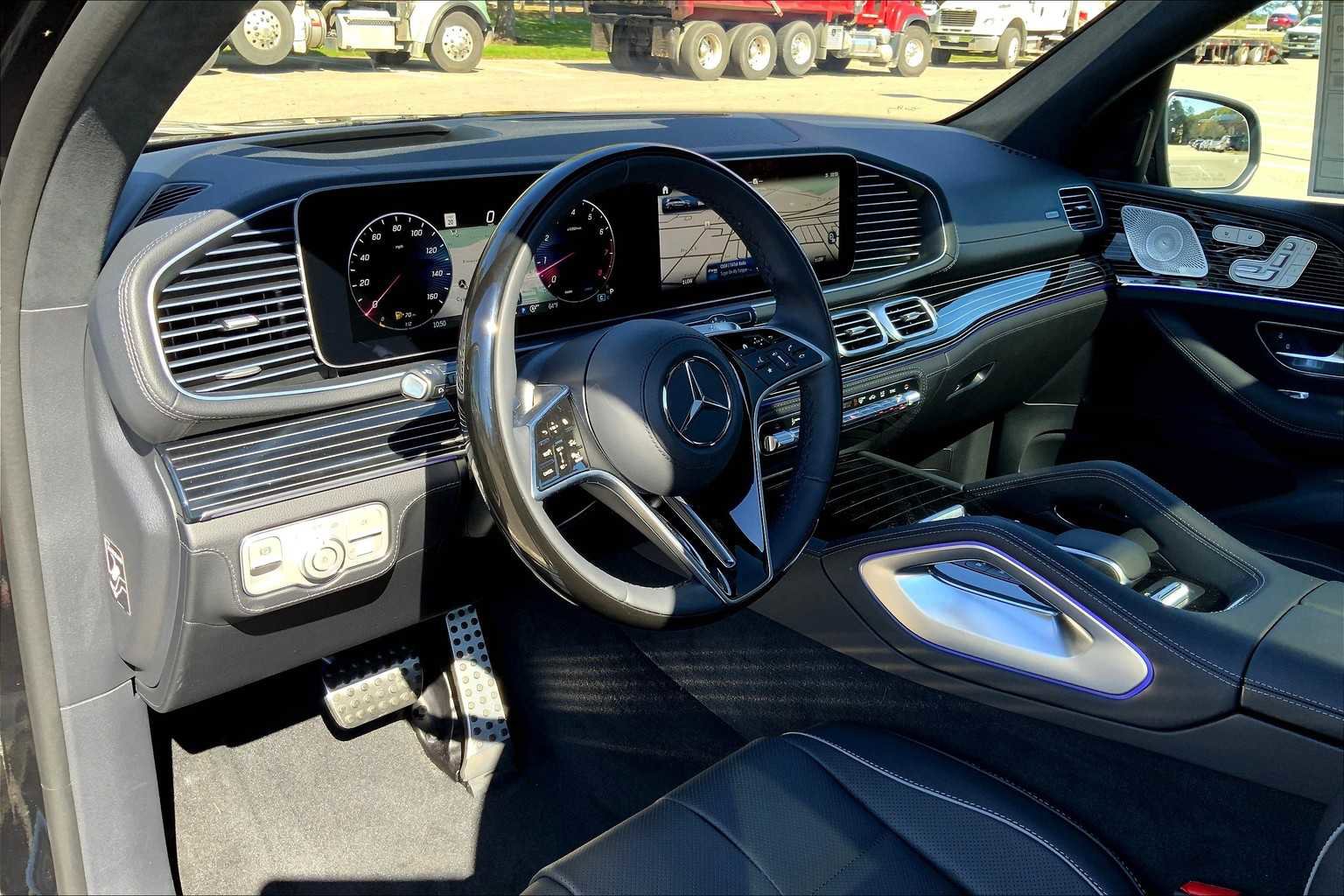 New 2026 Mercedes-Benz GLS 580 4MATIC image 9