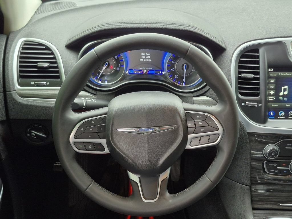 Used 2022 Chrysler 300 Touring RWD image 21
