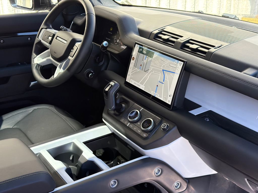 Used 2025 Land Rover Defender 110 S AWD/4WD image 9