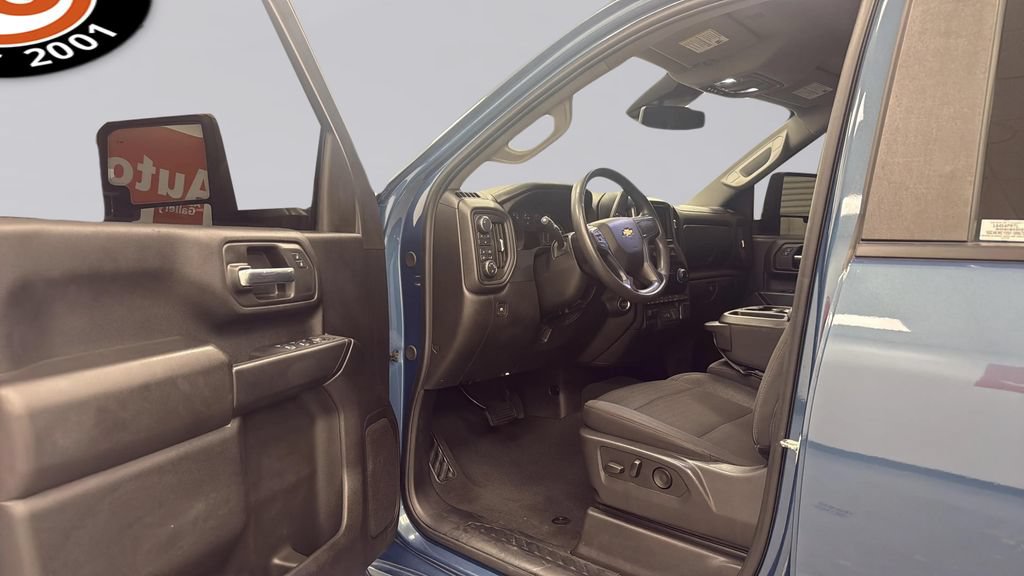 Used 2025 Chevrolet Silverado 2500 Custom w/ Custom Value Package AWD/4WD image 9