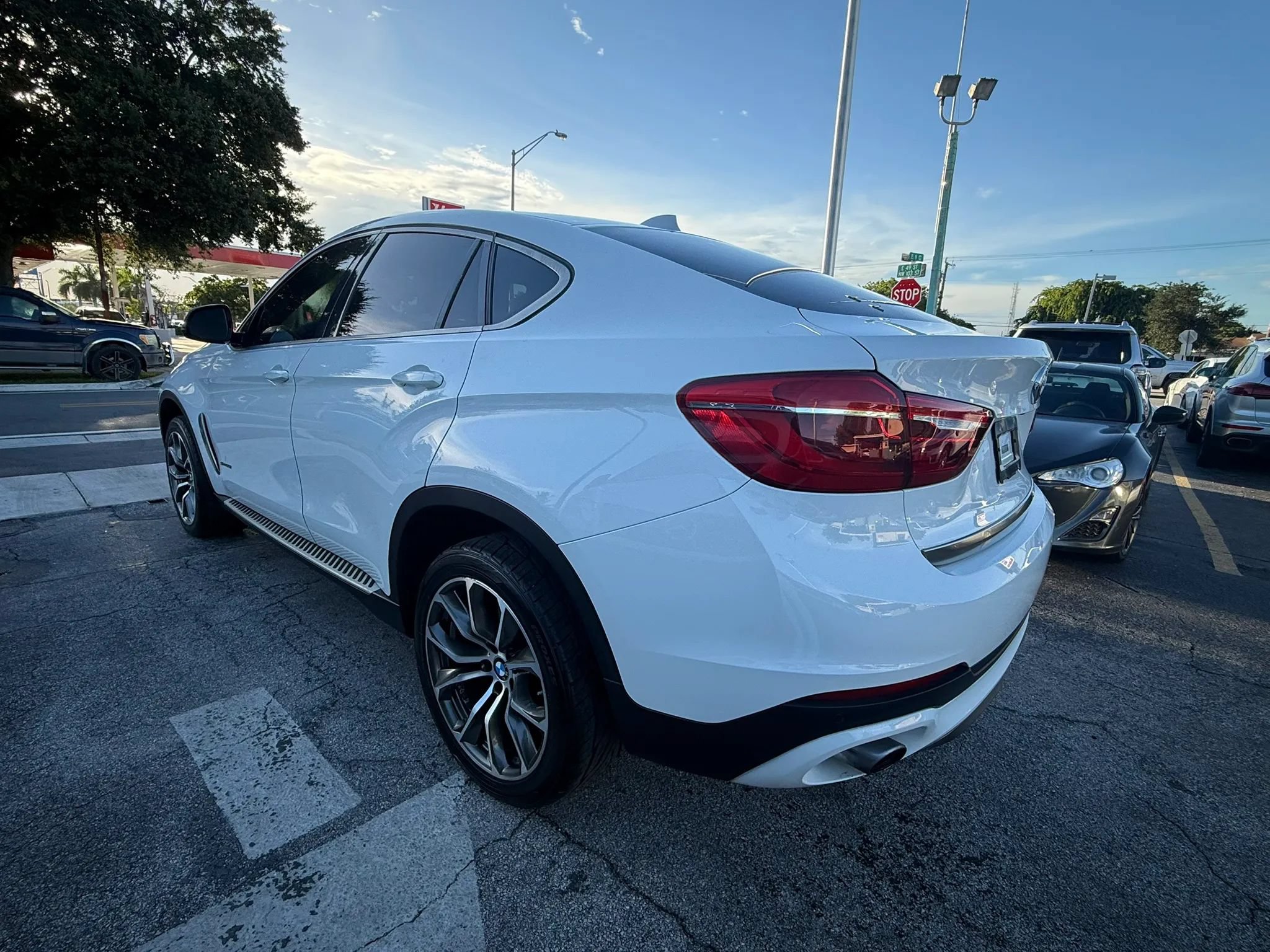 Used 2016 BMW X6 sDrive35i RWD image 3