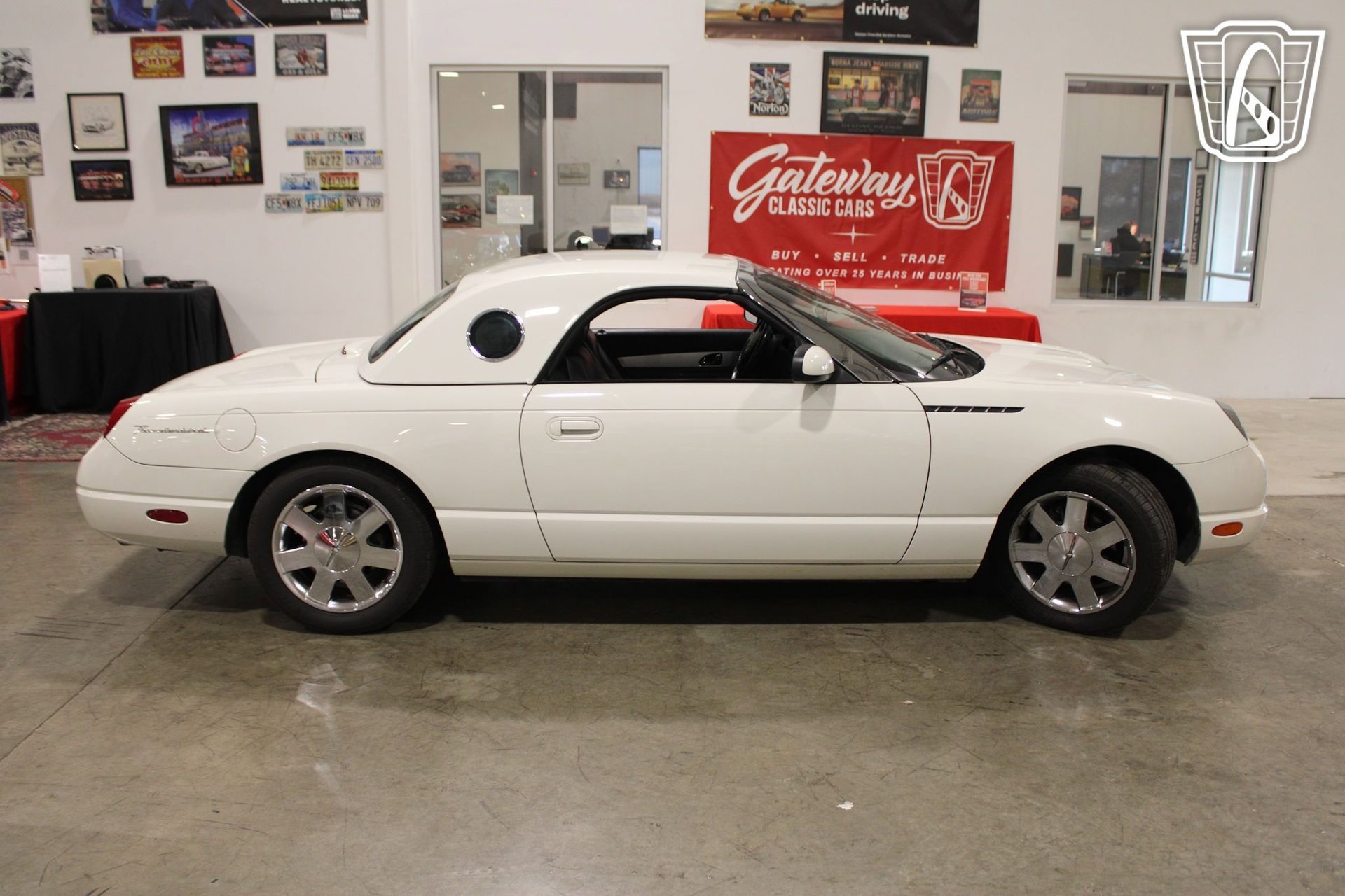 Used 2002 Ford Thunderbird image 13