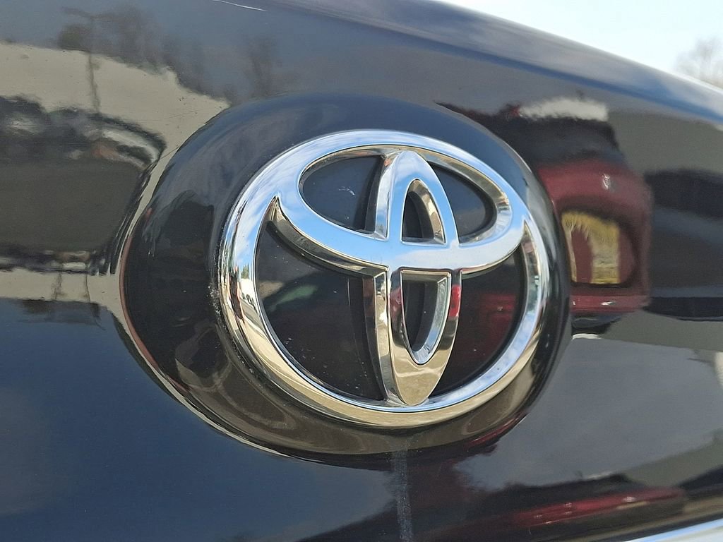 Used 2015 Toyota Camry LE image 29