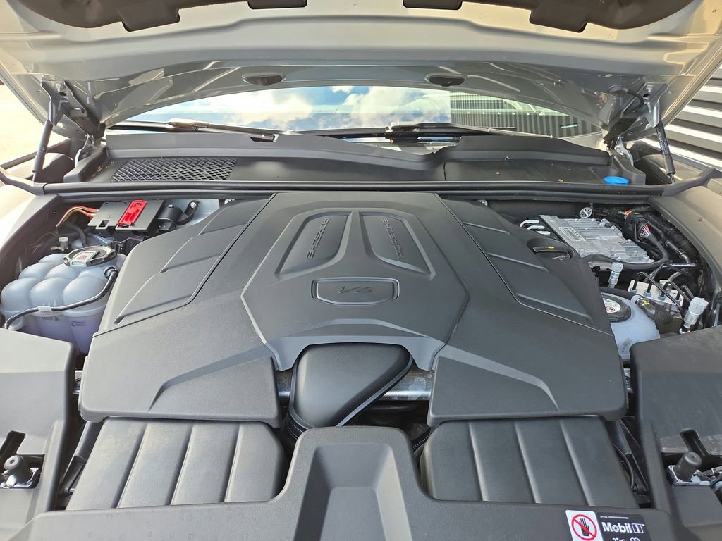 Certified 2025 Porsche Cayenne E-Hybrid Coupe image 32