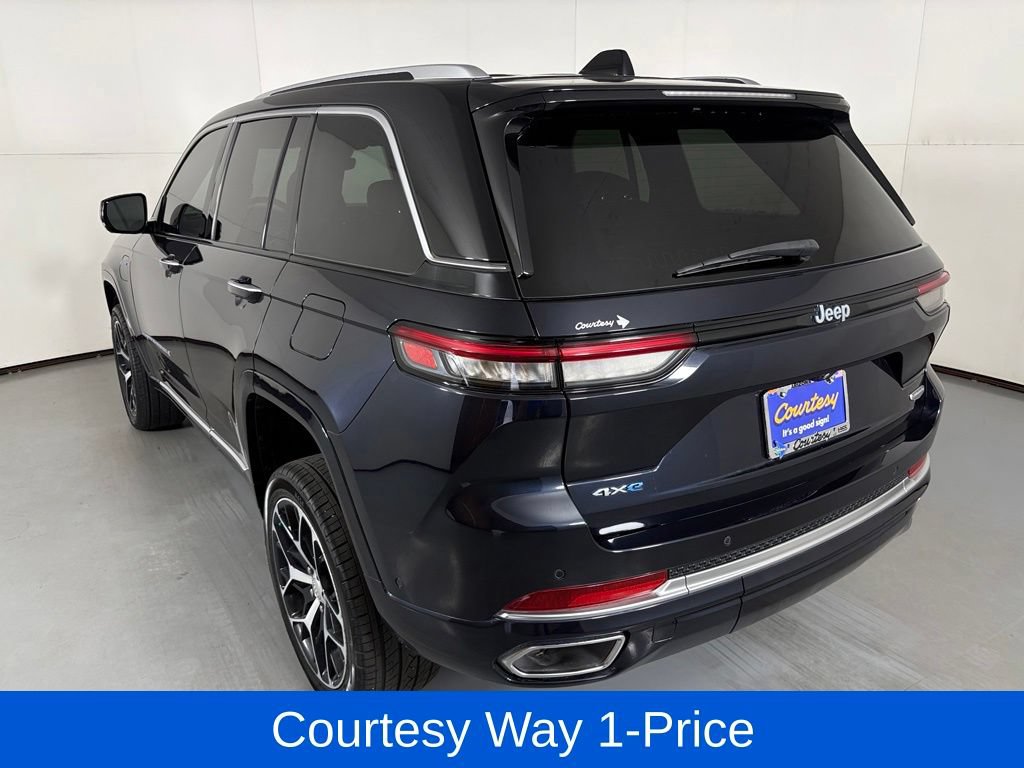 Used 2023 Jeep Grand Cherokee Summit AWD/4WD image 8
