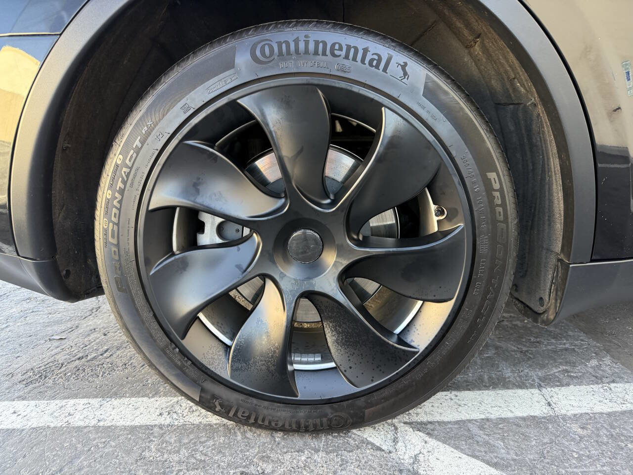 Used 2023 Tesla Model Y Long Range AWD/4WD image 23