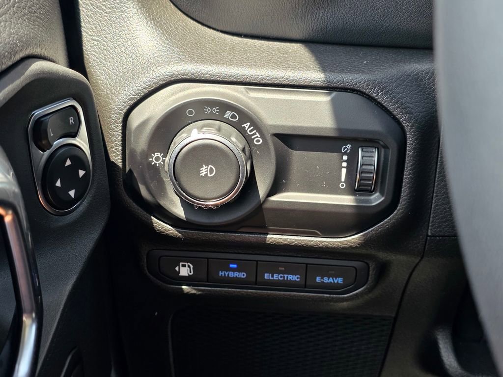 Used 2023 Jeep Wrangler Unlimited Sahara AWD/4WD image 33