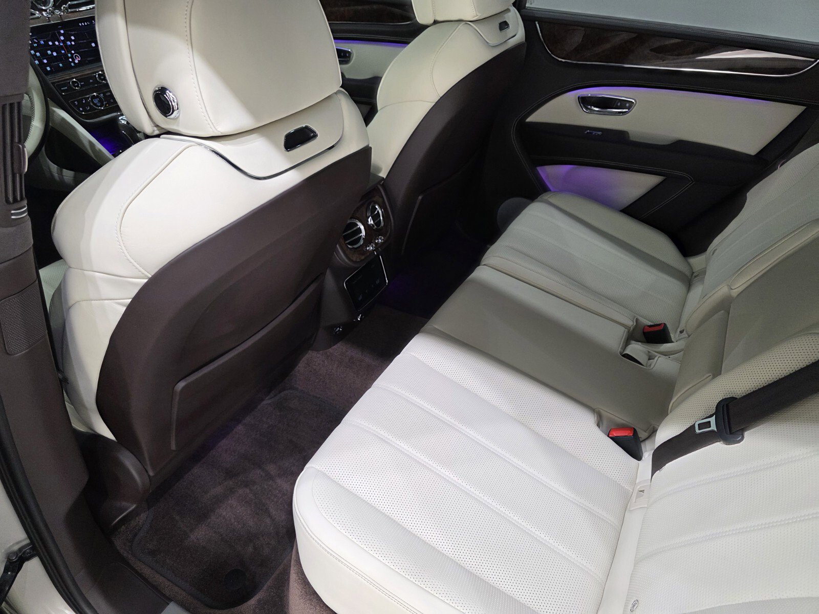 Used 2023 Bentley Bentayga image 12