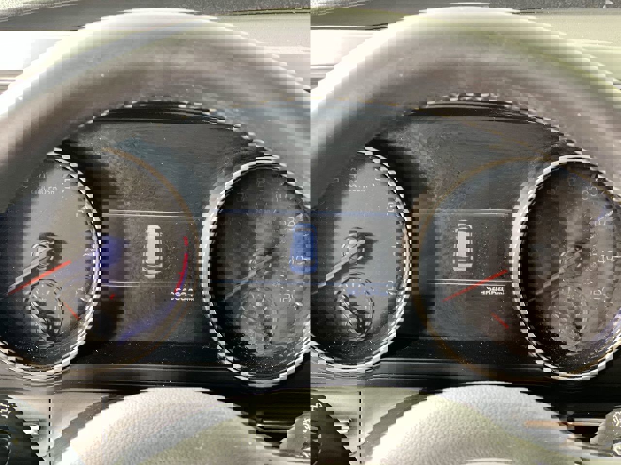 Used 2023 Kia Carnival LX image 20