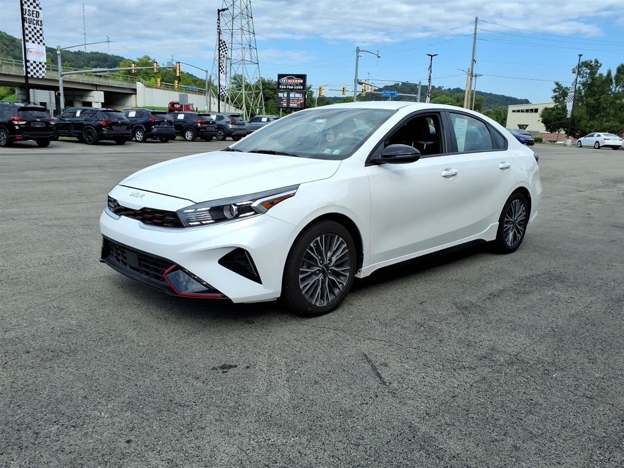 Used 2023 Kia Forte GT-Line w/ GT-Line Technology Package FWD image 3