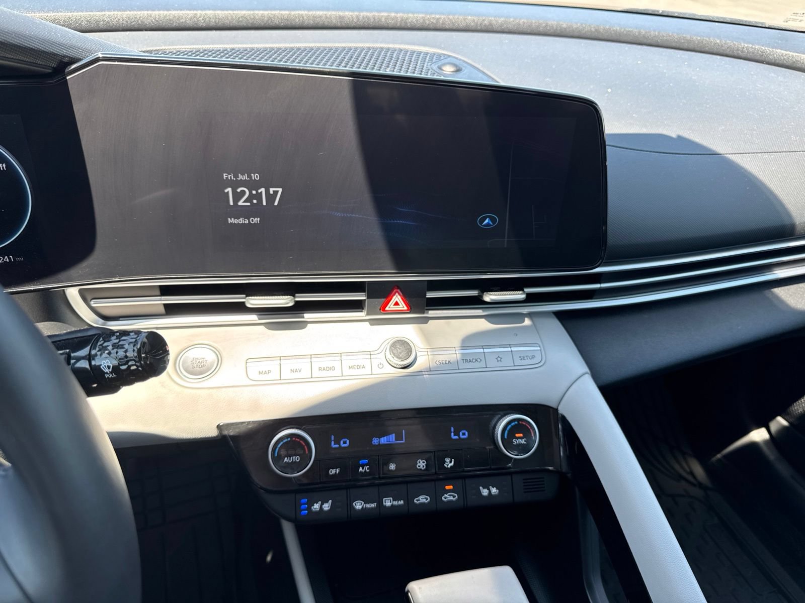 Used 2025 Hyundai Elantra Limited FWD image 19