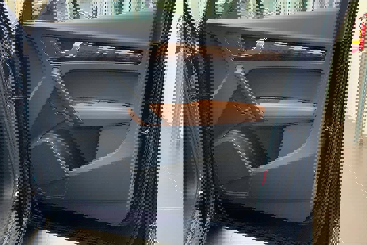 Used 2020 Audi Q5 Premium w/ Convenience Package image 23