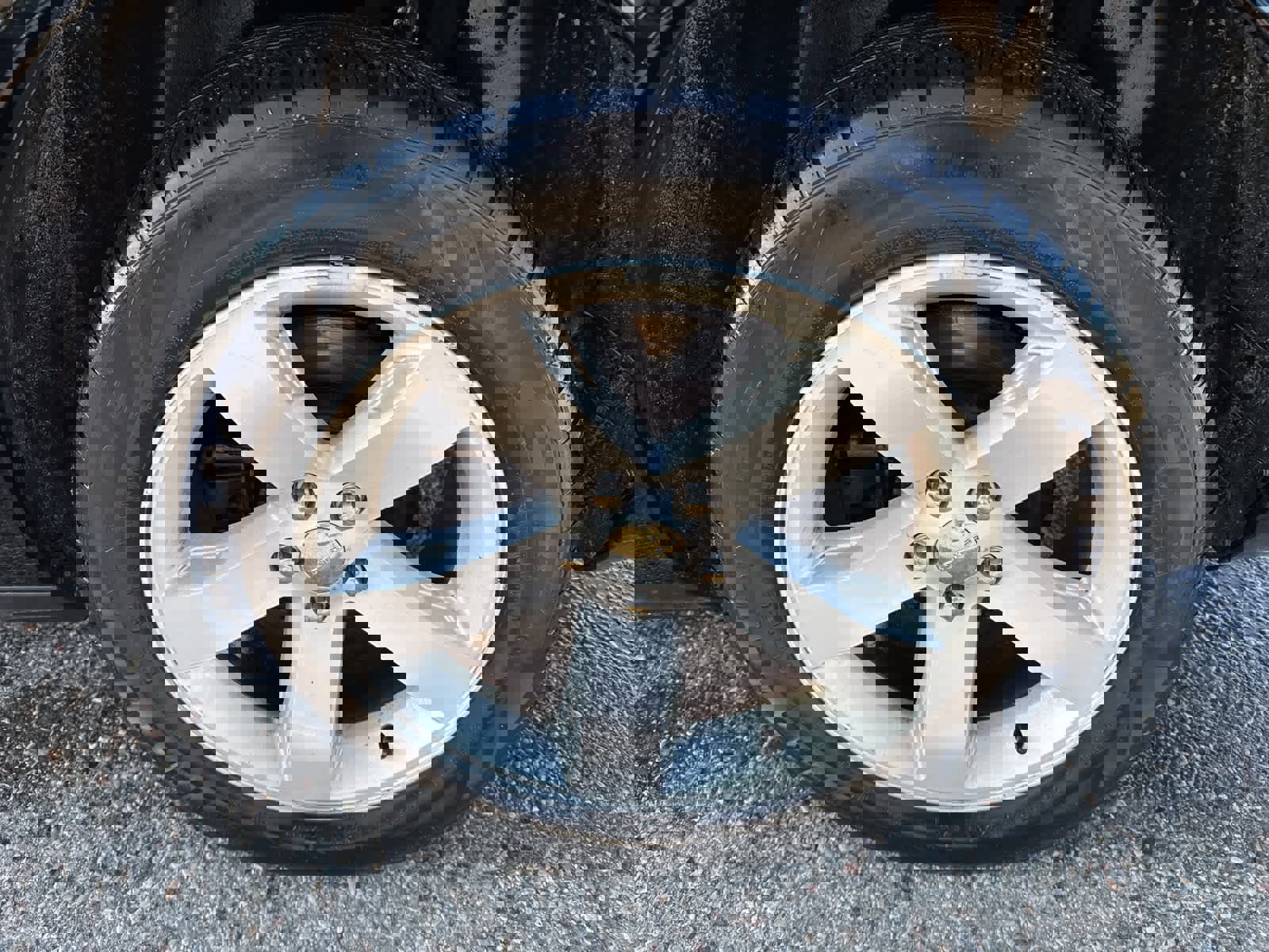 Used 2014 Dodge Challenger SXT image 7