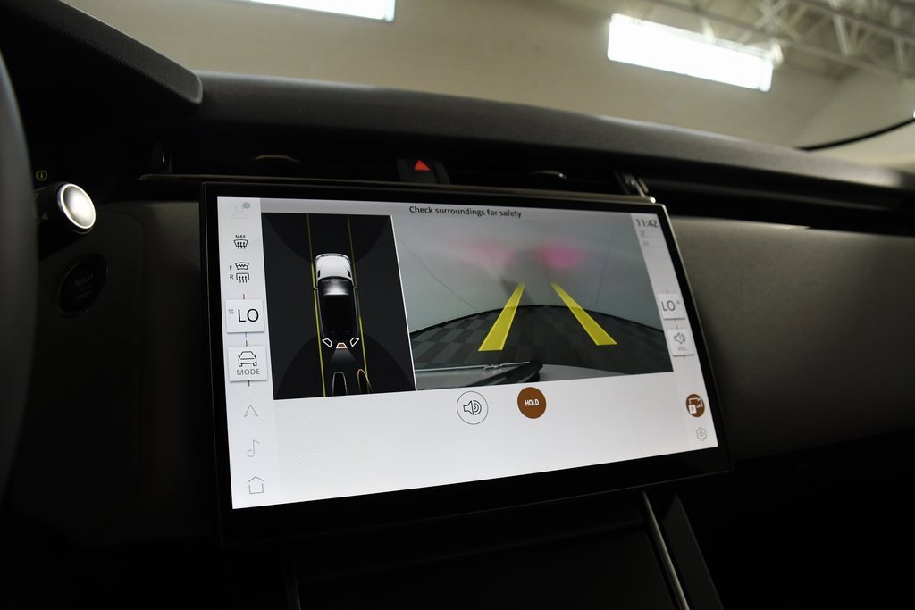 Used 2025 Land Rover Range Rover Velar Dynamic SE image 33