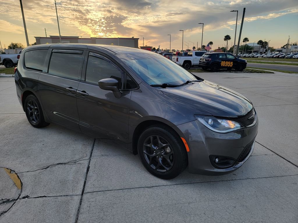 Used 2018 Chrysler Pacifica Touring Plus w/ S Appearance Package image 7