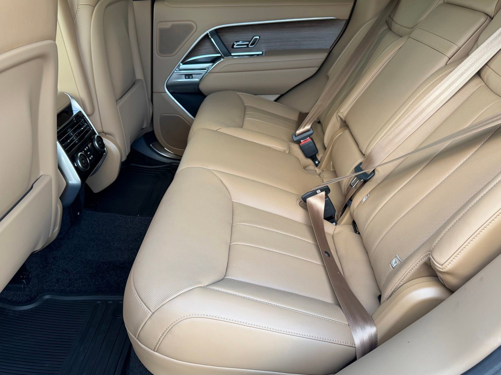 New 2026 Land Rover Range Rover SE image 25