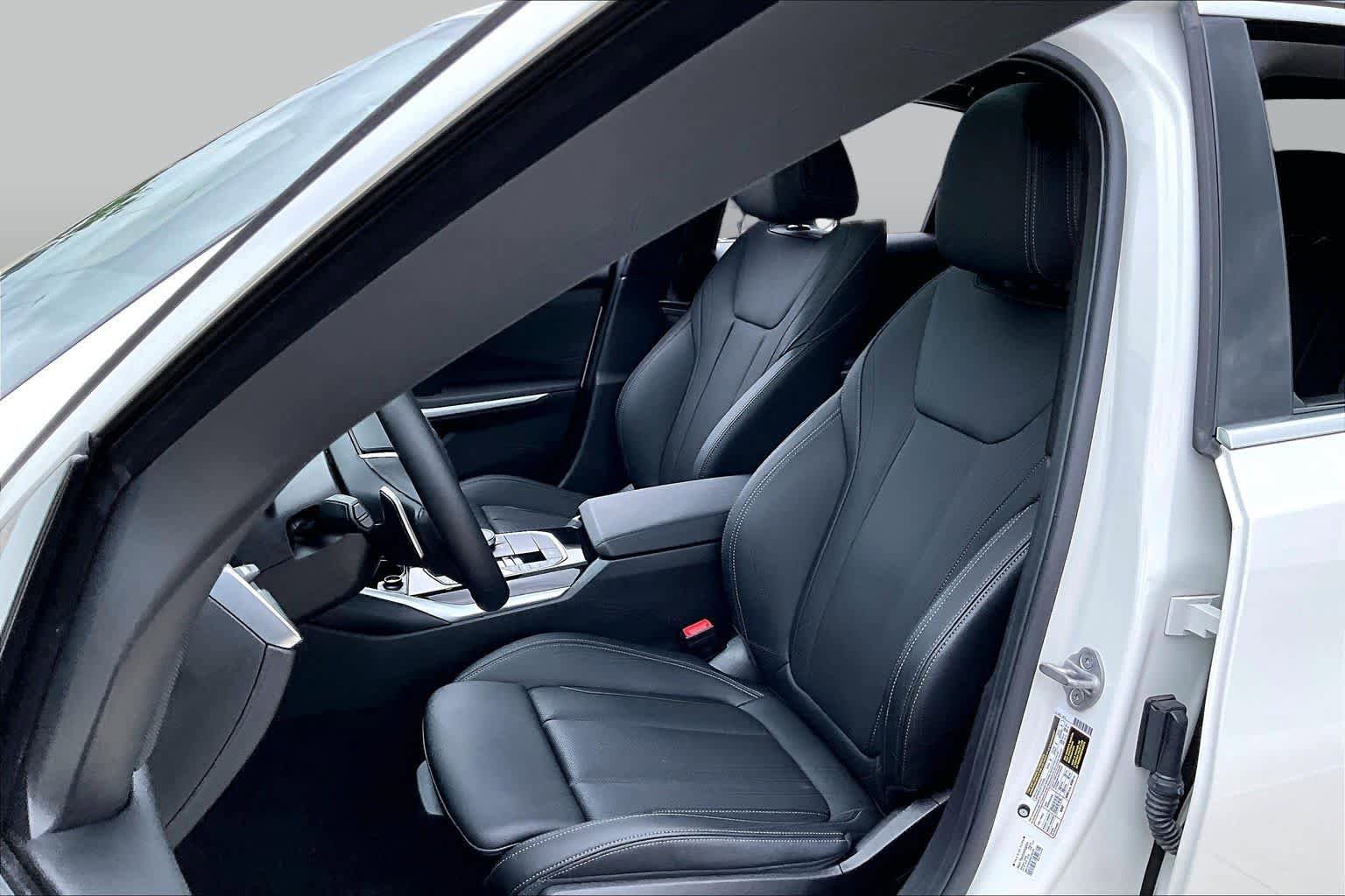 Used 2024 BMW 330i Sedan w/ Premium Package RWD image 7