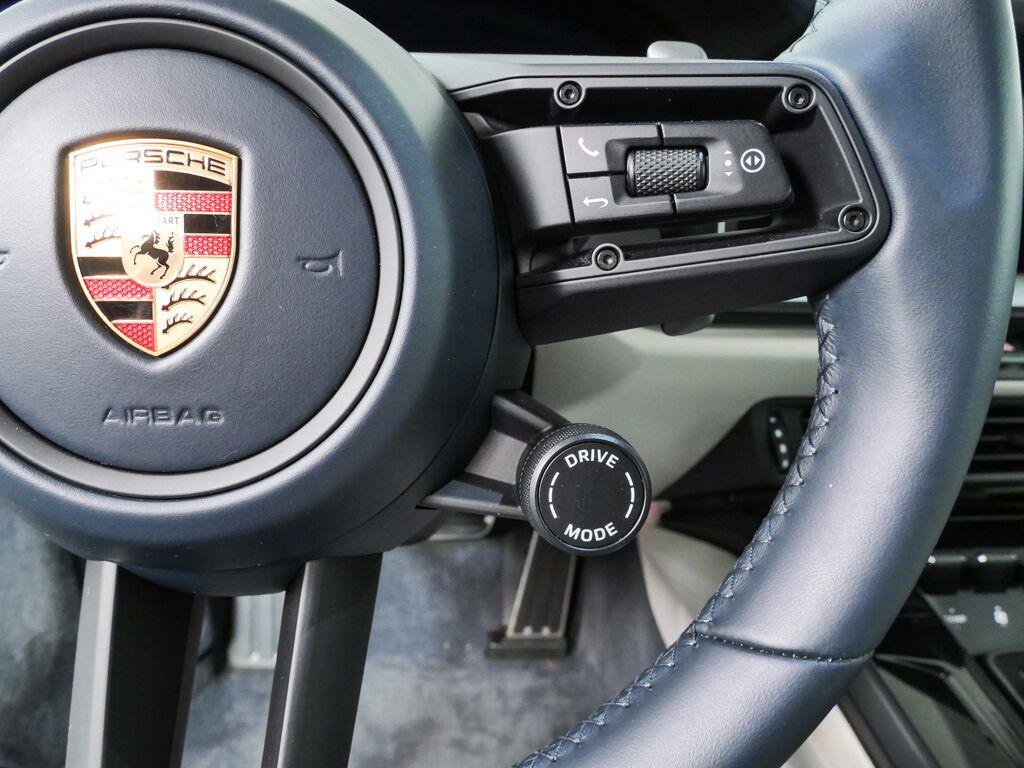 Certified 2025 Porsche 911 Carrera RWD image 11