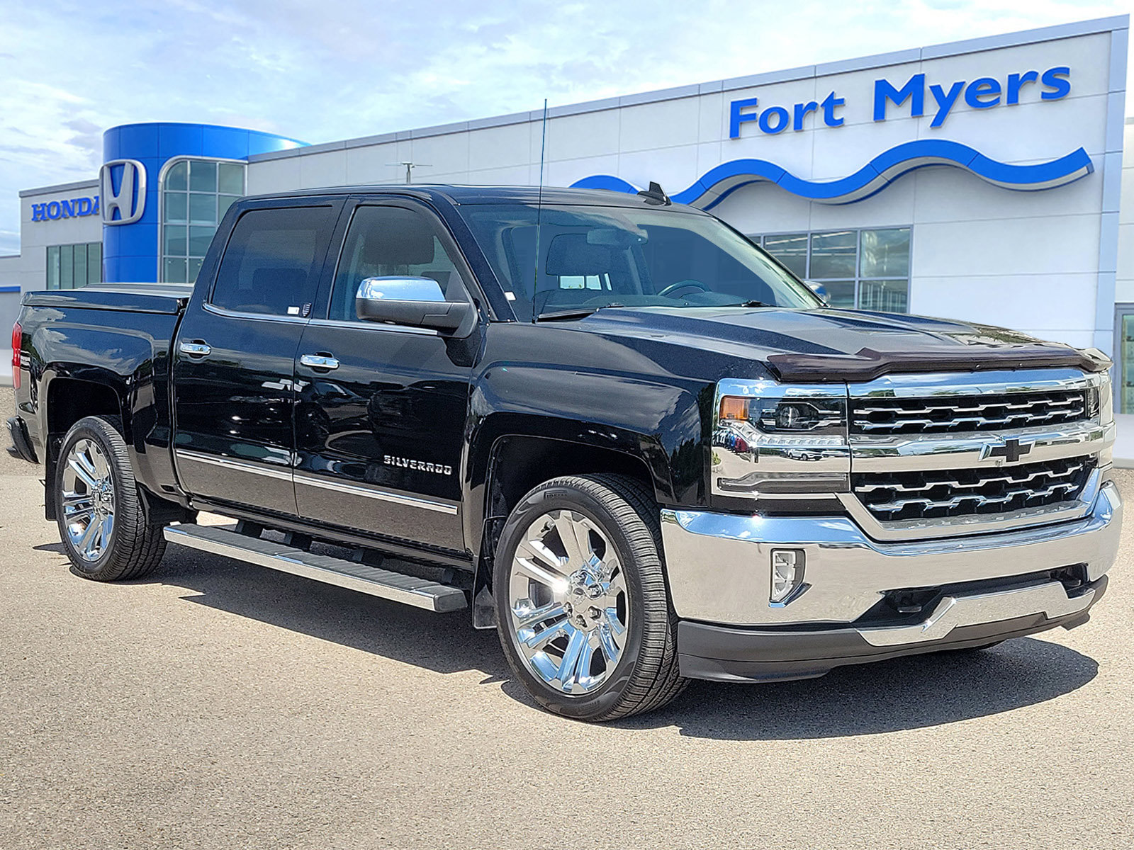 Used 2018 Chevrolet Silverado 1500 LTZ RWD image 1