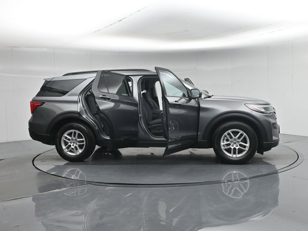 Used 2025 Ford Explorer Active RWD image 5