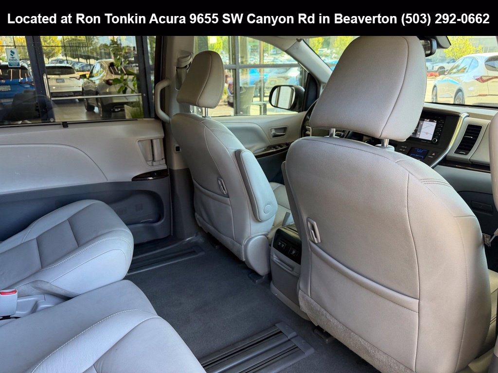 Used 2019 Toyota Sienna XLE w/ XLE Navigation Package FWD image 29