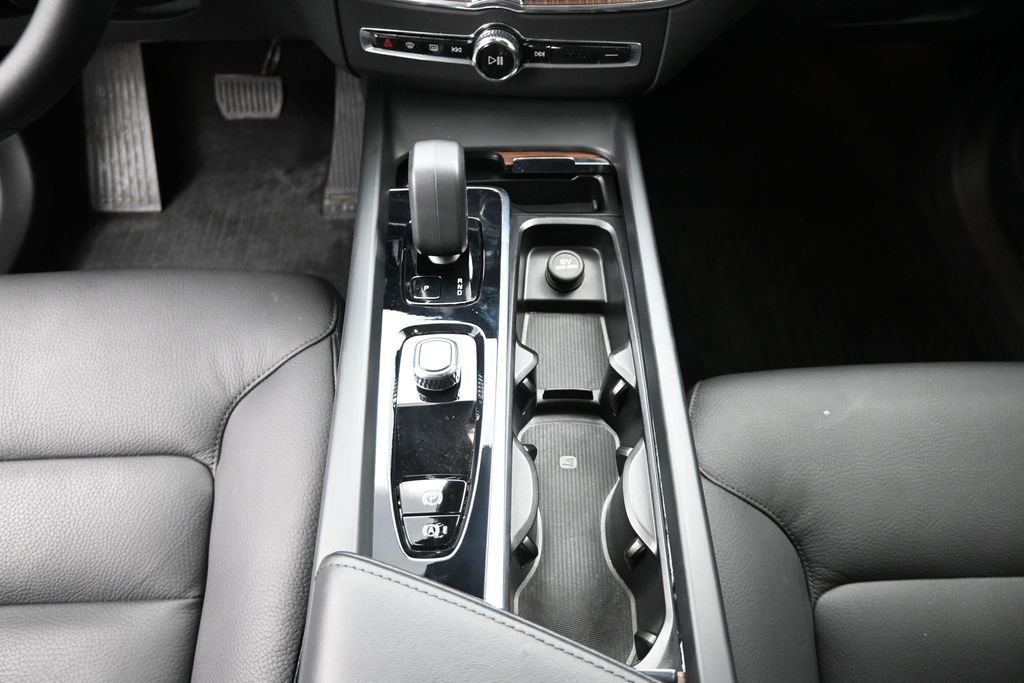 Used 2023 Volvo XC60 T8 Plus AWD/4WD image 16