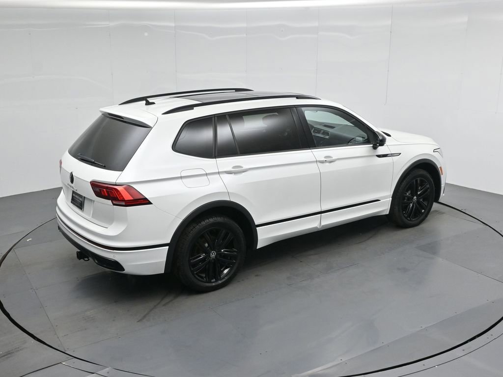 Used 2022 Volkswagen Tiguan SE R-Line FWD image 39