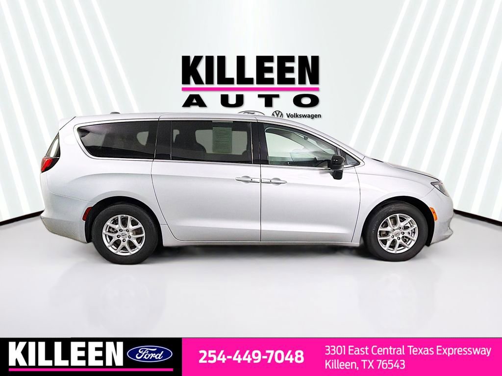 Used 2024 Chrysler Voyager LX image 9