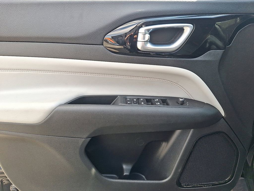 Used 2023 Jeep Compass Limited image 13