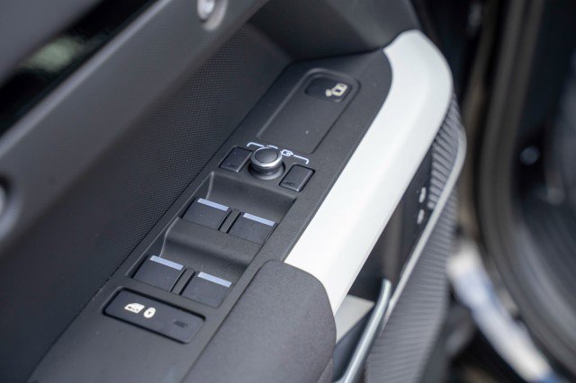 Used 2023 Land Rover Defender 110 S image 80