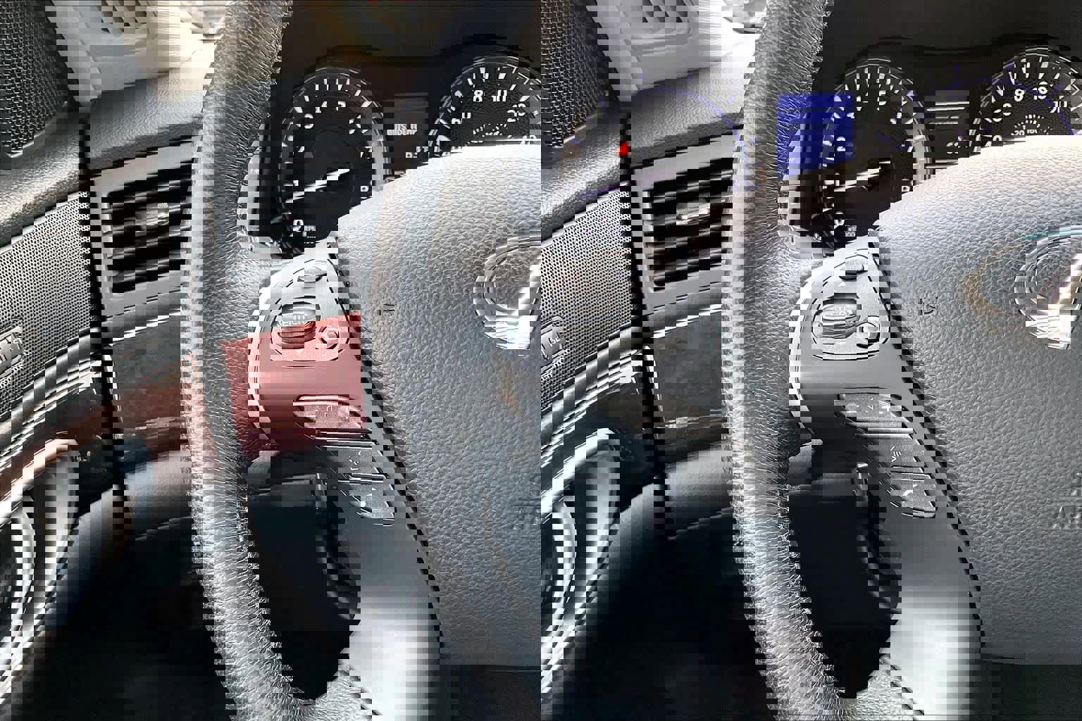 Used 2018 INFINITI Q70 L 3.7 image 24