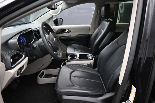 Used 2024 Chrysler Pacifica Limited FWD image 19