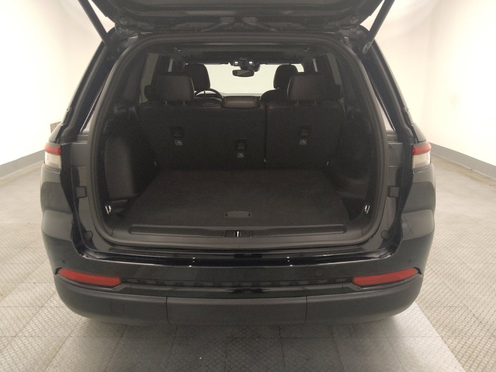Used 2023 Jeep Grand Cherokee Altitude AWD/4WD image 29