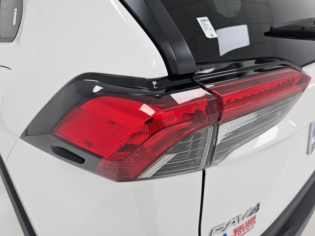 Used 2021 Toyota RAV4 XLE w/ Convenience Package image 38