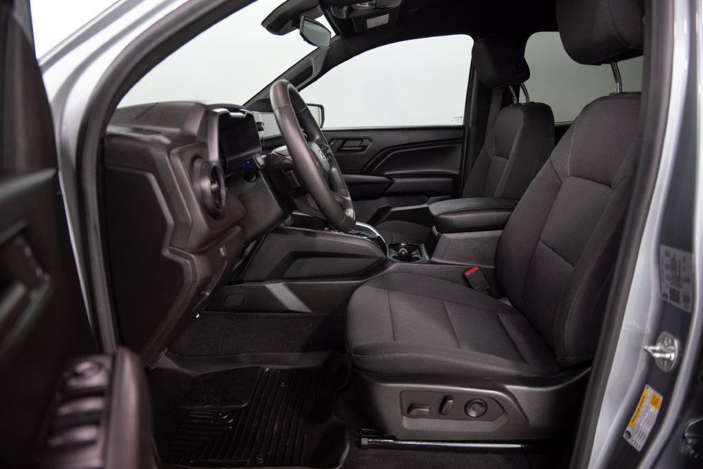 Used 2024 Chevrolet Colorado Trail Boss w/ Technology Package AWD/4WD image 7