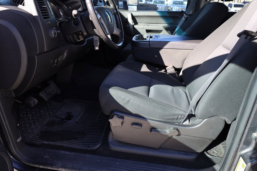 Used 2011 Chevrolet Silverado 2500 LT w/ Interior Plus Package image 11