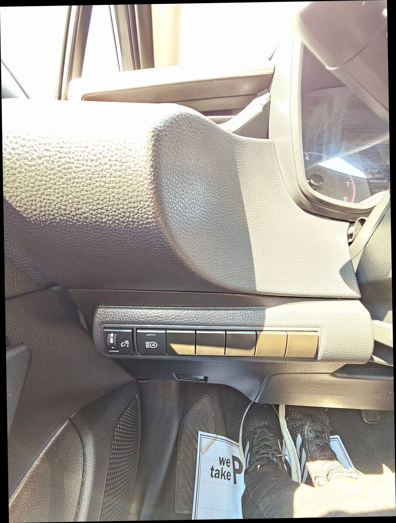 Used 2024 Toyota Corolla LE image 30
