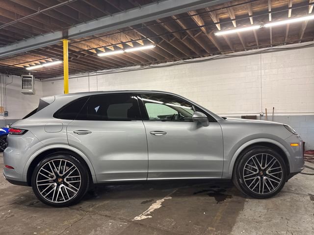 Used 2025 Porsche Cayenne image 6