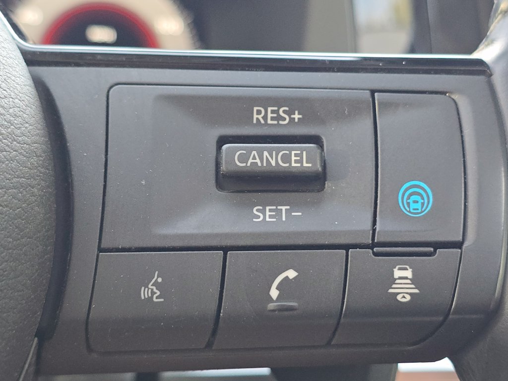 Used 2023 Nissan Pathfinder Platinum AWD/4WD image 16