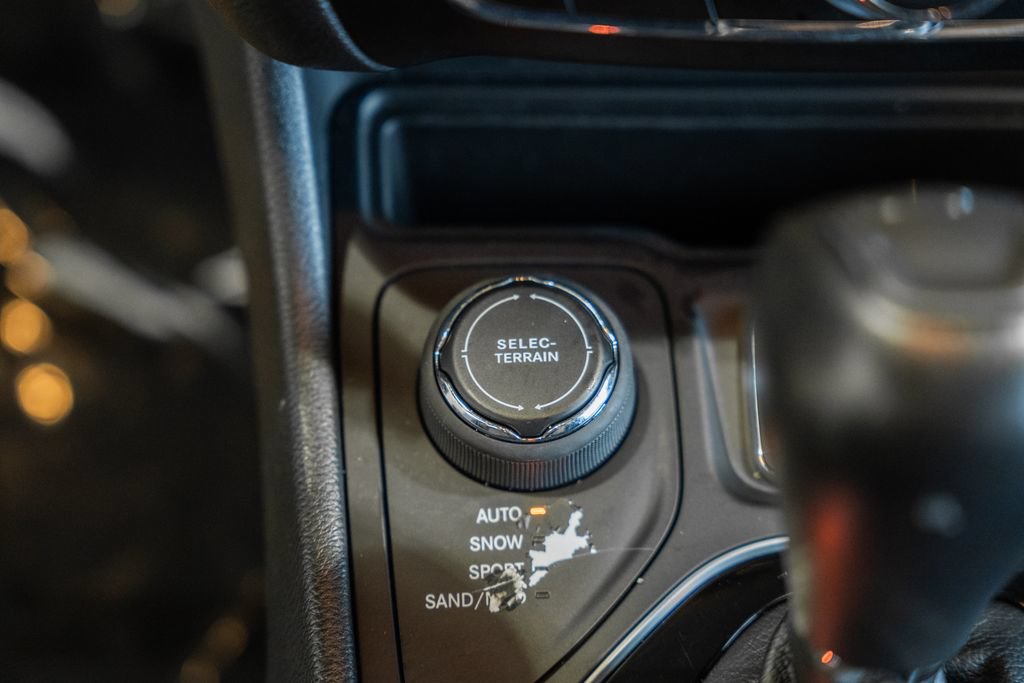 Certified 2023 Jeep Cherokee Altitude Lux AWD/4WD image 26